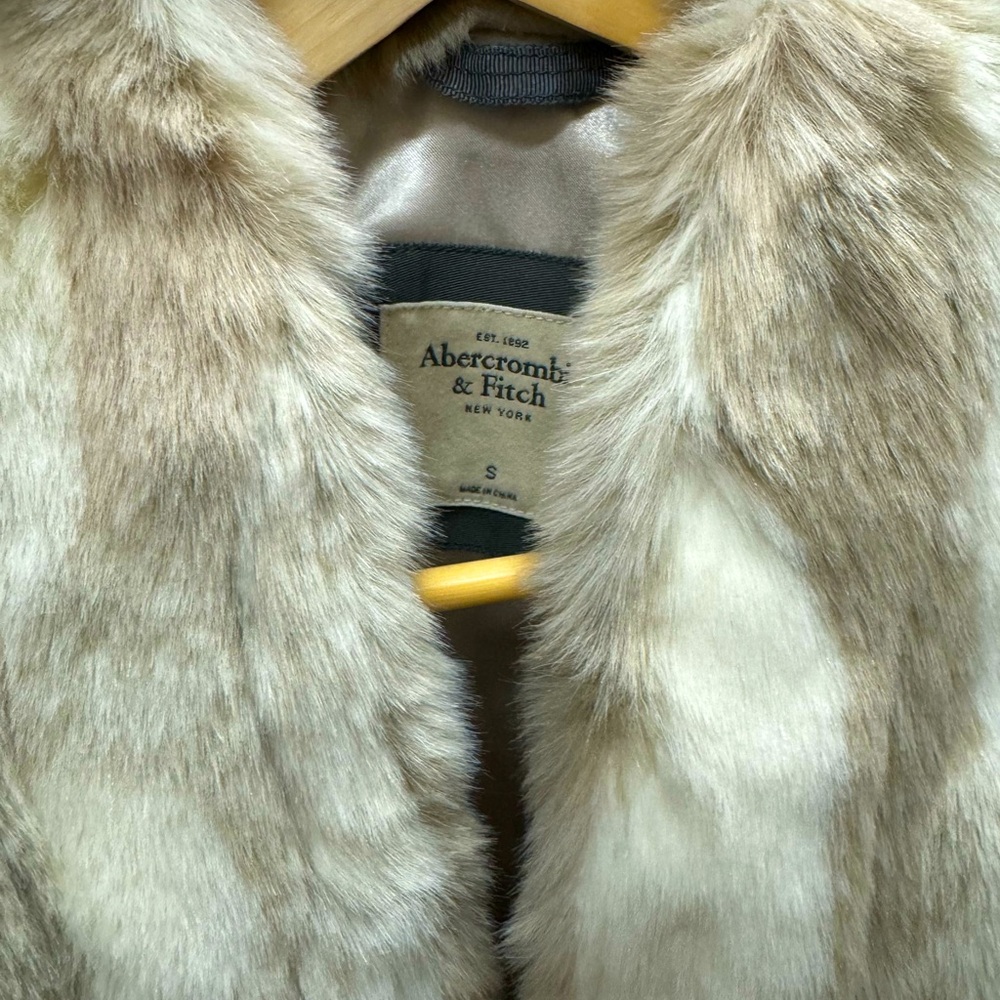 Abercrombie Faux-Fur Multicolor Vest. Size Small NWOT